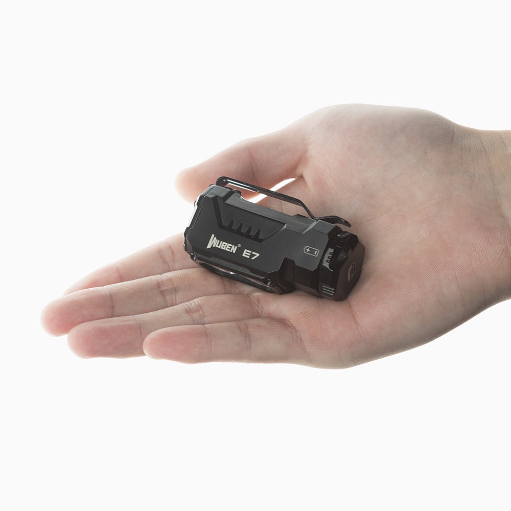 Lanterna EDC multifuncional E7 1800 lúmens